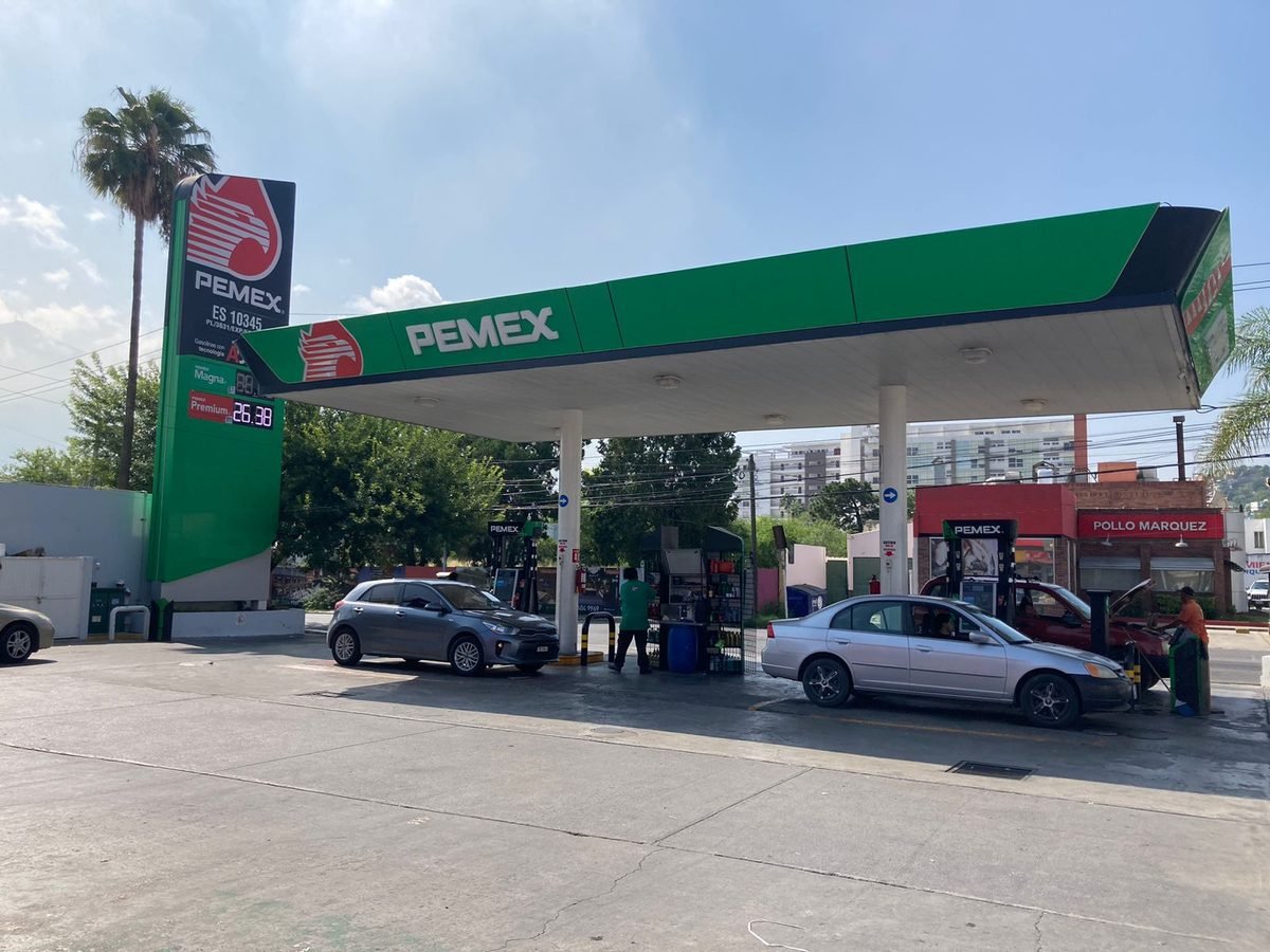 Estación de servicio en operación, del tipo que dictamina la NOM-005-ASEA-2016